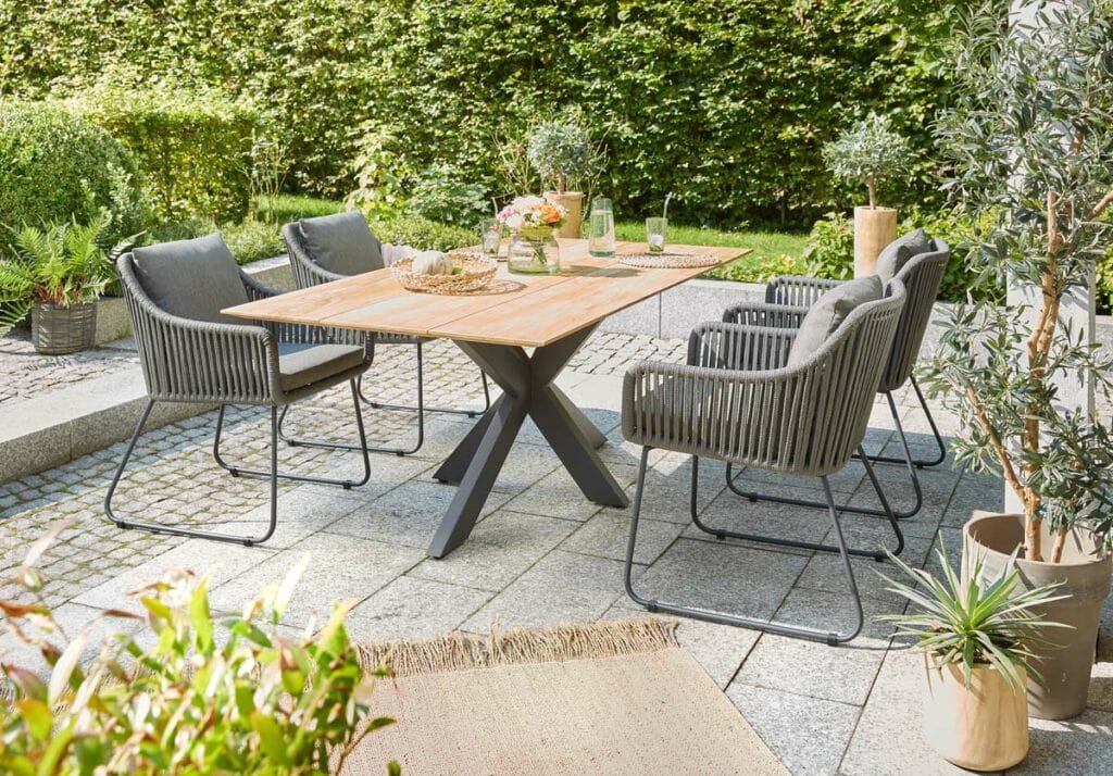 Gartenmoebel tisch